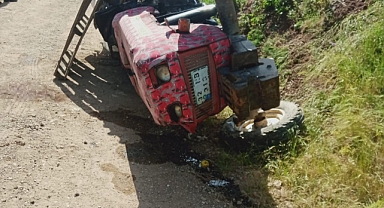 Traktör devrildi: 8 yaşındaki çocuk öldü, annesi yaralandı