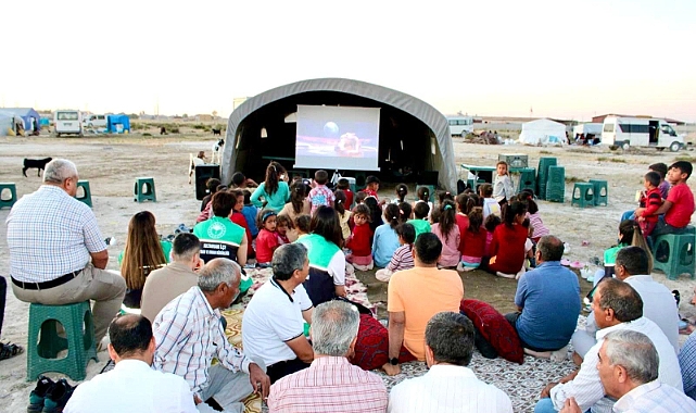 Urfalı çocuk işçilerin sinema keyfi