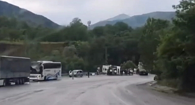 Yolcu otobüsü tırla çarpıştı: 2 ölü, çok sayıda yaralı