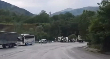Yolcu otobüsü tırla çarpıştı: 2 ölü, çok sayıda yaralı