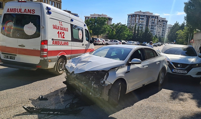 Zincirleme trafik kazası: 3 yaralı
