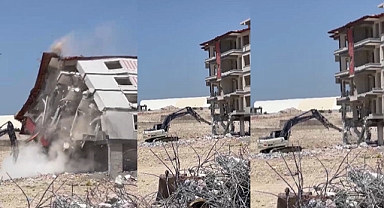 5 katlı binanın yerle bir olma anı kamerada