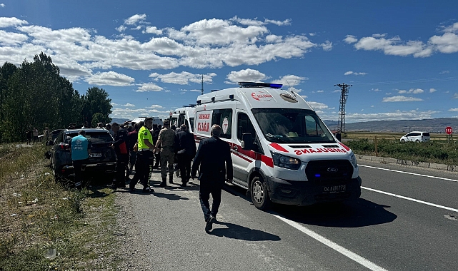 Ağrı’da iki araç çarpıştı! Çok sayıda yaralı