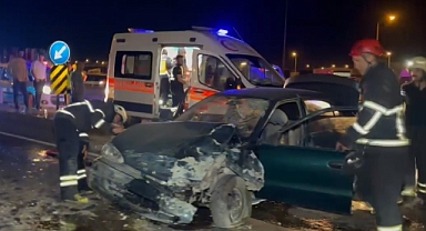 Aksaray'da hafif ticari araç ile otomobil çarpıştı: 4 yaralı