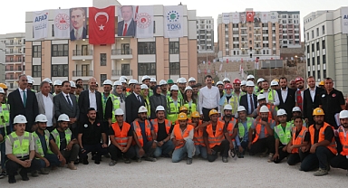 Bakan Kurum, Şanlıurfa'da deprem konutlarını inceledi
