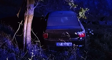 Burdur’da iki otomobil çarpışıp şarampole devrildi: 4 yaralı