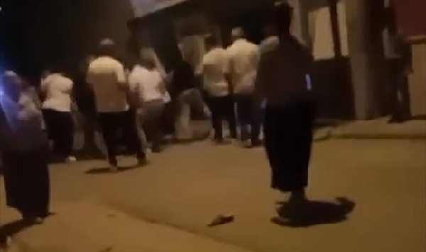 Demir çubuklu, sopalı ve taşlı kavga kamerada! 7 yaralı