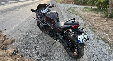 Denizli'de motosiklet şarampole devrildi; 2 yaralı