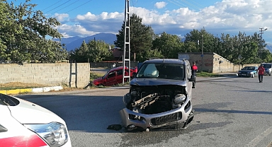 Erzincan’da trafik kazası: 2 yaralı