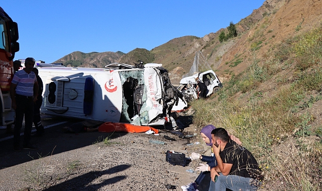 Erzurum'da ambulans ile hafif ticari araç çarpıştı: 4 ölü, 1 yaralı