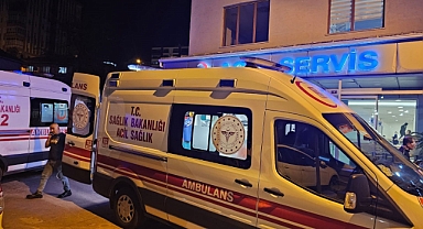 Hasta taşıyan ambulans kaza yaptı: 1 polis yaralandı