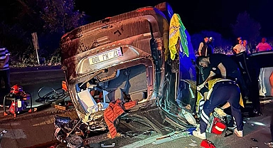 İki araç kafa kafaya çarpıştı: 1 ölü, 2 yaralı
