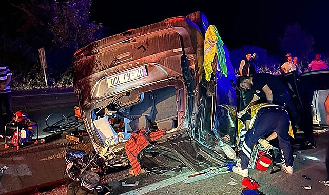 İki araç kafa kafaya çarpıştı: 1 ölü, 2 yaralı