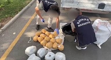 Kamyonet kasasında kilogramlarca esrar ele geçirildi