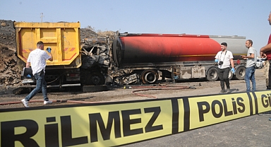 Karşı şeride geçen hafriyat kamyonu tır ile çarpıştı: 1 ölü, 1 yaralı