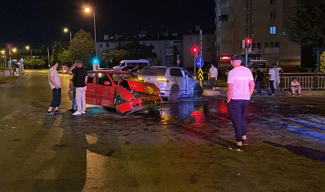 Kayseri'de 2 otomobil çarpıştı: 4 yaralı