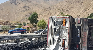 Kömür yüklü kamyon devrildi: 1 yaralı