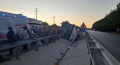 Kontrolden çıkan yolcu otobüsü tahliye kanalına devrildi: 11 yaralı