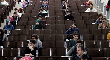 Lisans mezunlarında kayıtlı istihdam oranı ne kadar?