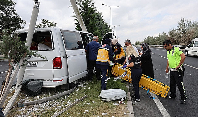 Minibüs kontrolden çıktı: 2 yaralı