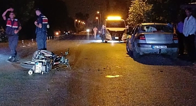 Motosiklet ile otomobil çarpıştı: 4 yaralı