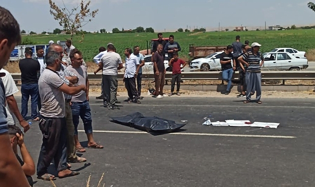 Urfa'da motosiklet otomobilin altında kaldı! Kaza anı kamerada
