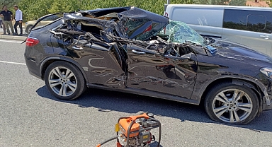 Otomobil ile kargo kamyonu çarpıştı: 1 ölü
