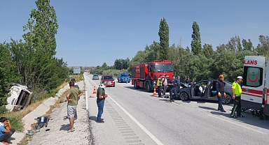 Otomobil ile pikap çarpıştı: 1 ölü 5 yaralı