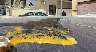 Şanlıurfa'da bir esnaf güneşin altında yumurta pişirdi