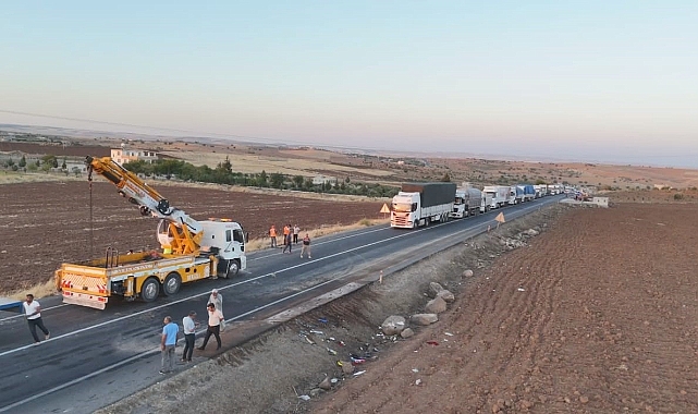 Şanlıurfa'da traktör yüklü tır devrildi: 1 yaralı