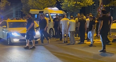Şehir içi minibüsü yayalara çarptı: 1 ölü, 1 ağır yaralı
