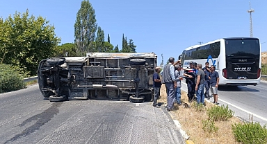 Söke’deki kazada iki araç devrildi: 4 yaralı