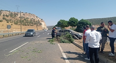 Sürücüsünün kontrolünden çıkan otomobil refüje çıktı: 1 yaralı