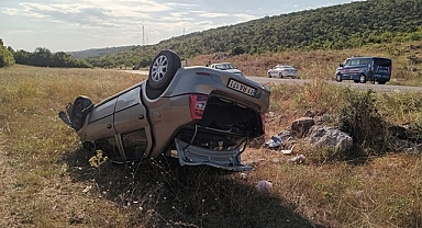 Takla atan otomobil şarampole yuvarlandı: 2 yaralı