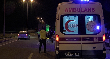 Trafik kazası anne ve babayı 3 çocuğundan ayırdı