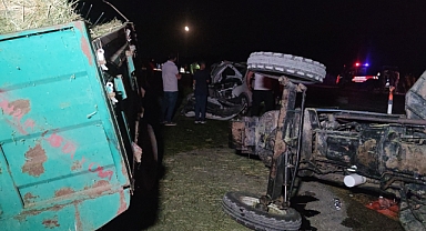 Van'da otomobil ile traktör çarpıştı: 5 yaralı