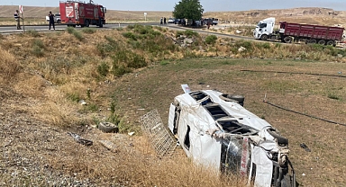 Yolcu minibüsü ile pikap çarpıştı: 14 yaralı