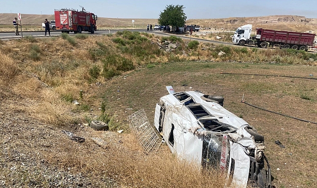 Yolcu minibüsü ile pikap çarpıştı: 14 yaralı