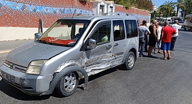 Antalya'da 3 araçlı zincirleme kaza: 2 yaralı