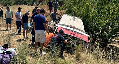 Hakimiyeti kaybolan minibüs şarampole yuvarlandı: 7 yaralı