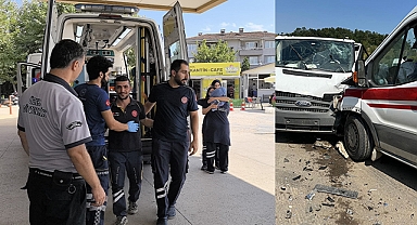 Katliam gibi kaza: 2 ambulans kamyonet ile çarpıştı, 7 kişi yaralandı