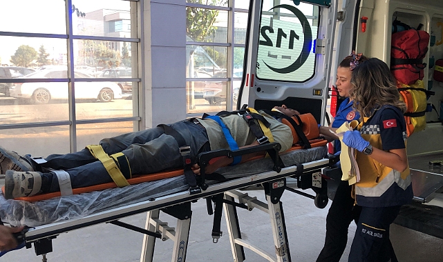 Lastiği patlayan otomobil takla attı: 2 yaralı