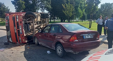 Otomobille kamyon çarpıştı: 6 yaralı