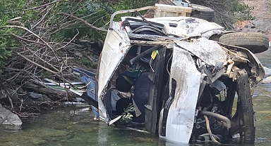 Pikap şarampole yuvarlandı: 2 ölü, 1 yaralı