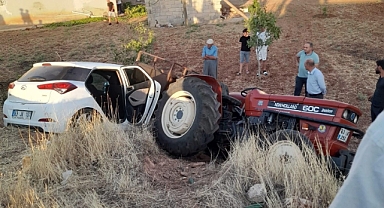 Şanlıurfa'da otomobil ile traktör çarpıştı: Yaralılar var