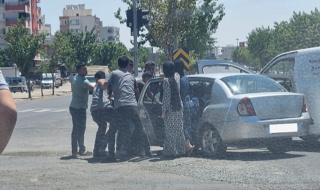 Siverek'te yol verme kavgasında 2 grup birbirine girdi