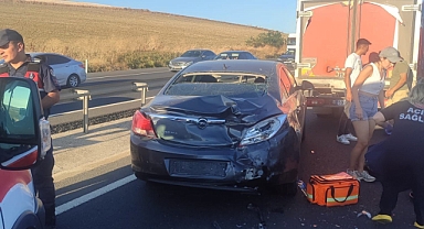 Tekirdağ'da motosiklet otomobile çarptı: 2 yaralı