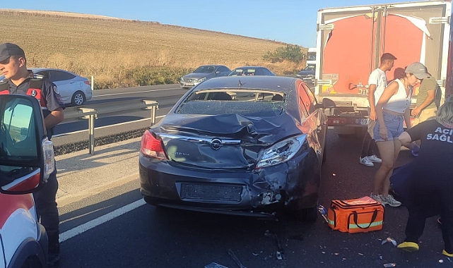 Tekirdağ'da motosiklet otomobile çarptı: 2 yaralı