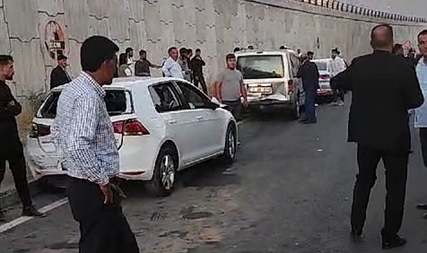 Van'da düğün konvoyunda zincirleme kaza: 8 yaralı