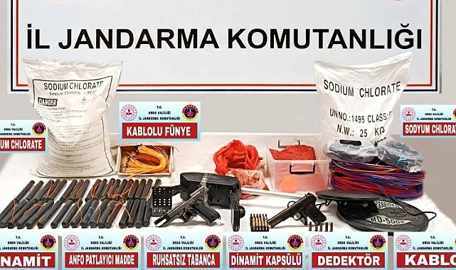 Evde çok sayıda patlayıcı madde ele geçirildi